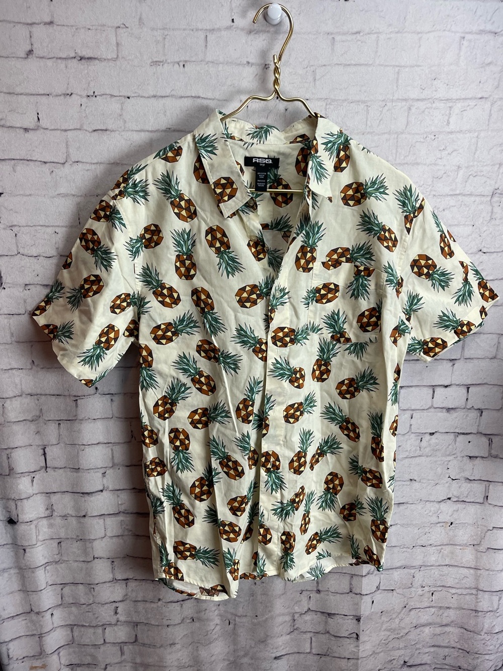 RSQ Mens size large cream colored pineapple print short sleeve button down shirt